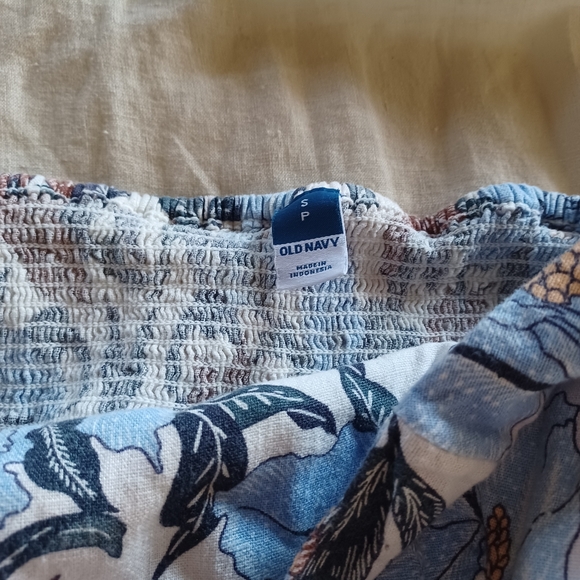 Old navy rompers - Picture 3 of 3